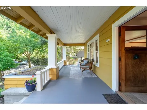 3374 SE Brooklyn Street Portland OR 97202