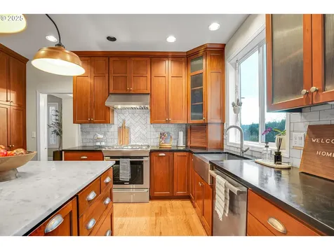 9819 NW Bartholomew Drive Portland OR 97229
