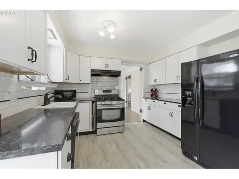 18505 NE Glisan Street Portland OR 97230