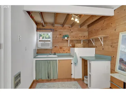 2424 Nixon Street Eugene OR 97403
