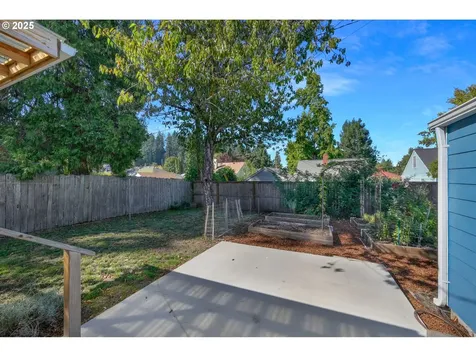 2424 Nixon Street Eugene OR 97403