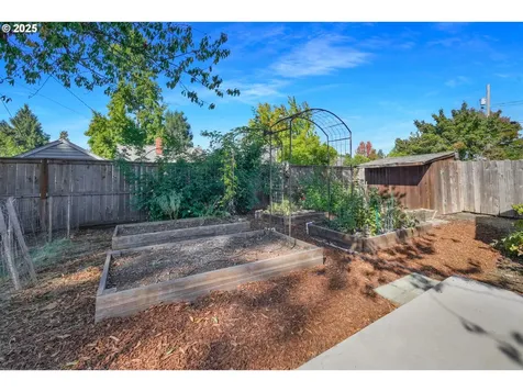 2424 Nixon Street Eugene OR 97403