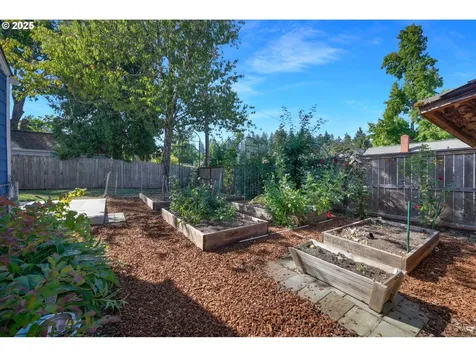 2424 Nixon Street Eugene OR 97403