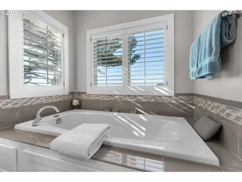 4580 Fairway Avenue Gearhart OR 97138