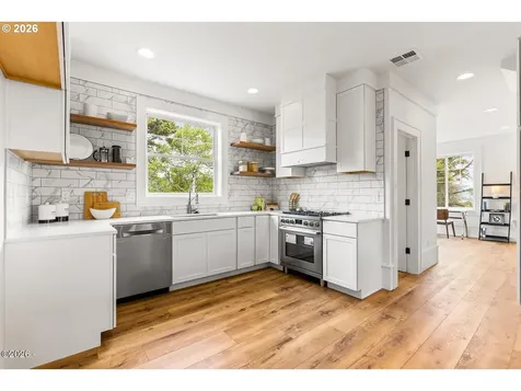 4930 SW Coast Avenue Lincoln City OR 97367