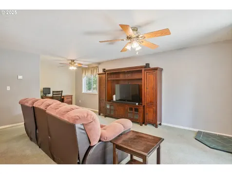802 Edinburgh Court Kelso WA 98626