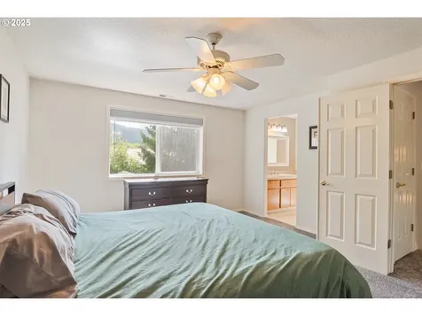 802 Edinburgh Court Kelso WA 98626