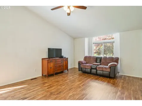 802 Edinburgh Court Kelso WA 98626