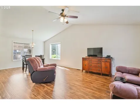 802 Edinburgh Court Kelso WA 98626