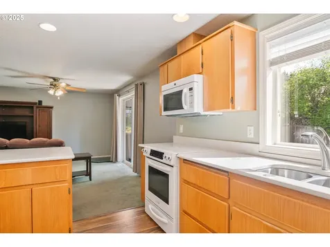 802 Edinburgh Court Kelso WA 98626