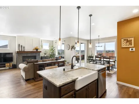 676 E White Oak Avenue La Center WA 98629