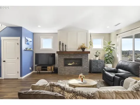 676 E White Oak Avenue La Center WA 98629