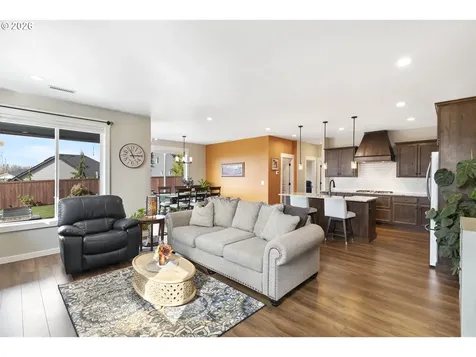 676 E White Oak Avenue La Center WA 98629