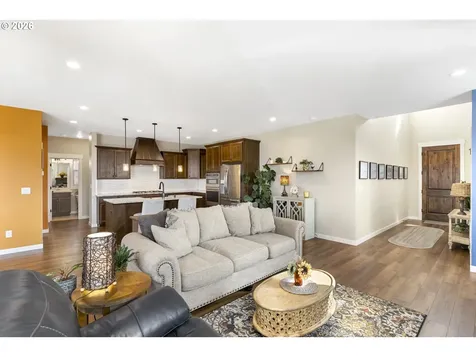 676 E White Oak Avenue La Center WA 98629