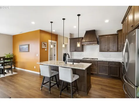 676 E White Oak Avenue La Center WA 98629