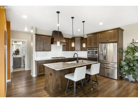 676 E White Oak Avenue La Center WA 98629