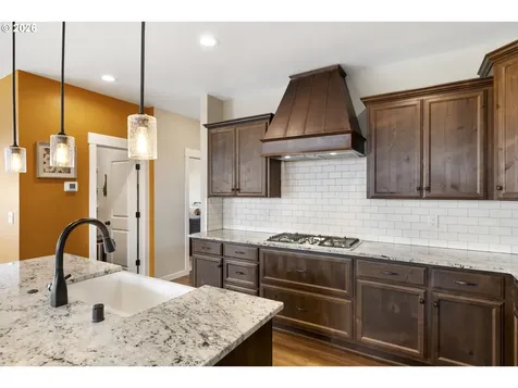 676 E White Oak Avenue La Center WA 98629
