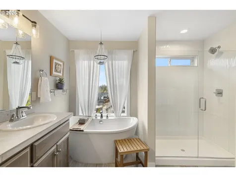 676 E White Oak Avenue La Center WA 98629