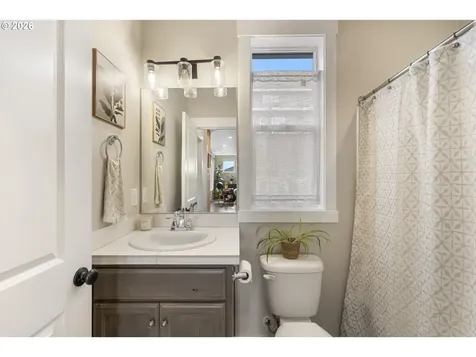 676 E White Oak Avenue La Center WA 98629