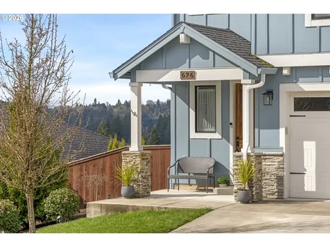 676 E White Oak Avenue La Center WA 98629
