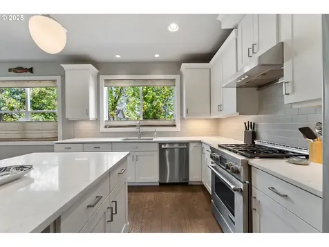 7208 SW 28th Avenue Portland OR 97219