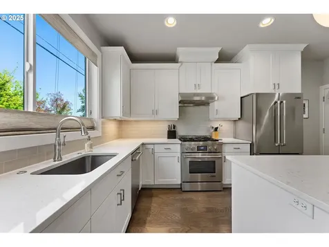 7208 SW 28th Avenue Portland OR 97219