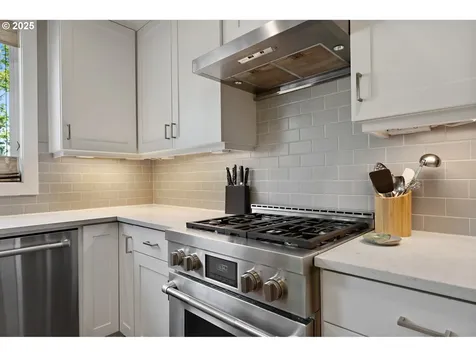 7208 SW 28th Avenue Portland OR 97219