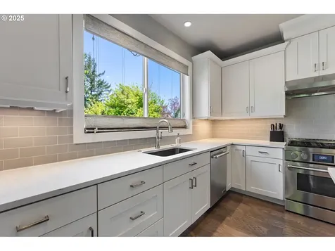 7208 SW 28th Avenue Portland OR 97219