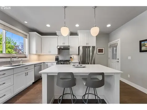 7208 SW 28th Avenue Portland OR 97219