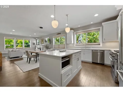 7208 SW 28th Avenue Portland OR 97219