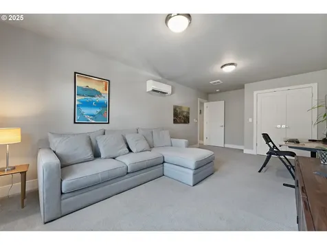 7208 SW 28th Avenue Portland OR 97219
