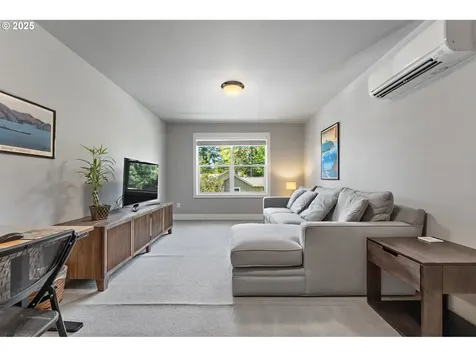7208 SW 28th Avenue Portland OR 97219