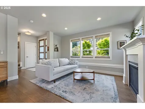7208 SW 28th Avenue Portland OR 97219