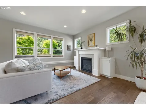 7208 SW 28th Avenue Portland OR 97219