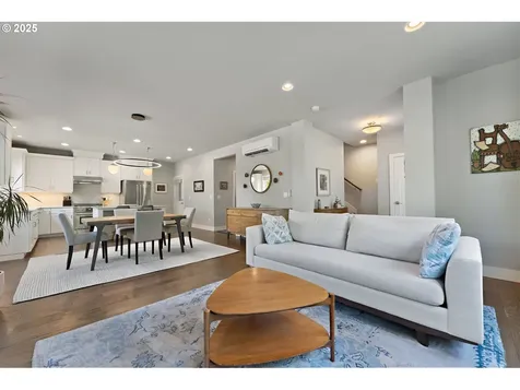 7208 SW 28th Avenue Portland OR 97219