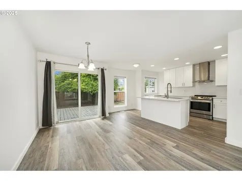 2515 Roanoke Street Woodburn OR 97071