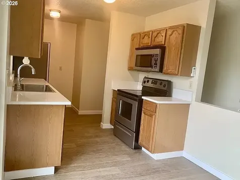 9295 SW Hill Street Portland OR 97223