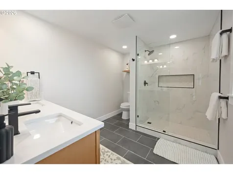 2405 W 22nd Avenue Eugene OR 97405