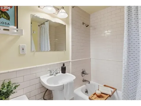 1005 SW Park Avenue Portland OR 97205
