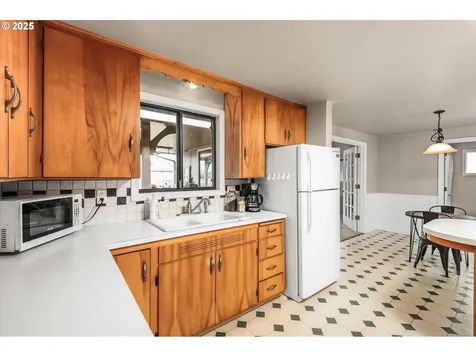 4485 Avalon Street Eugene OR 97402
