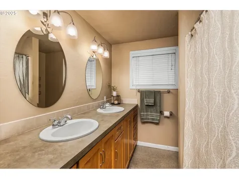4485 Avalon Street Eugene OR 97402