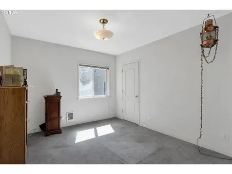6404 N Omaha Avenue Portland OR 97217