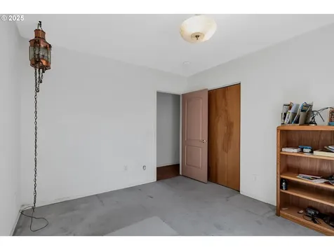 6404 N Omaha Avenue Portland OR 97217
