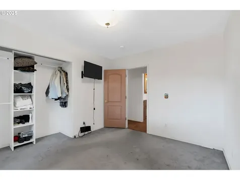 6404 N Omaha Avenue Portland OR 97217