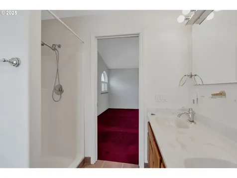 6404 N Omaha Avenue Portland OR 97217