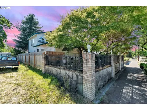 6404 N Omaha Avenue Portland OR 97217