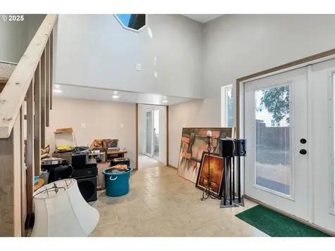 6404 N Omaha Avenue Portland OR 97217