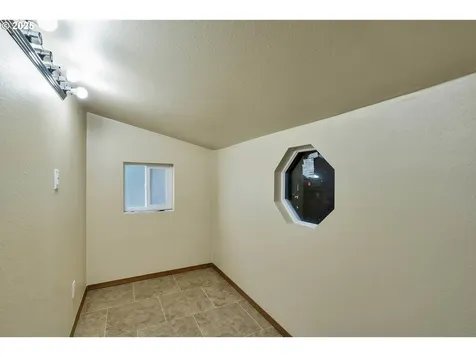 6404 N Omaha Avenue Portland OR 97217