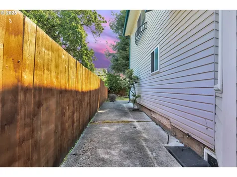 6404 N Omaha Avenue Portland OR 97217