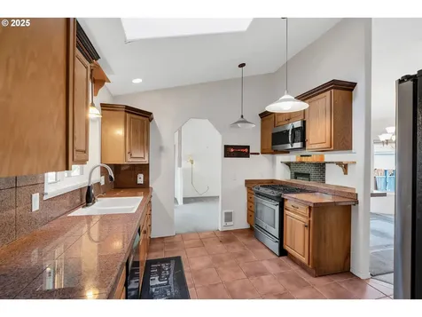6404 N Omaha Avenue Portland OR 97217